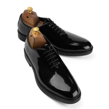 Oxford Whole Cut Shoes – shiny Black